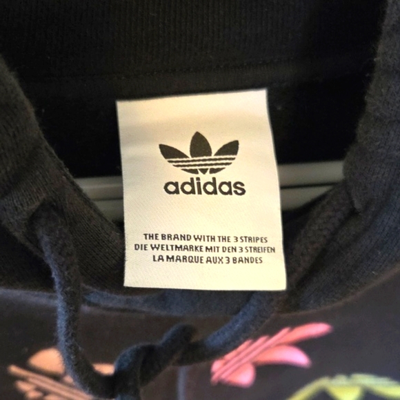 🎨Adidas Black Sweatshirt with Pink Accents and Long Sleeves - Picture 2 of 3